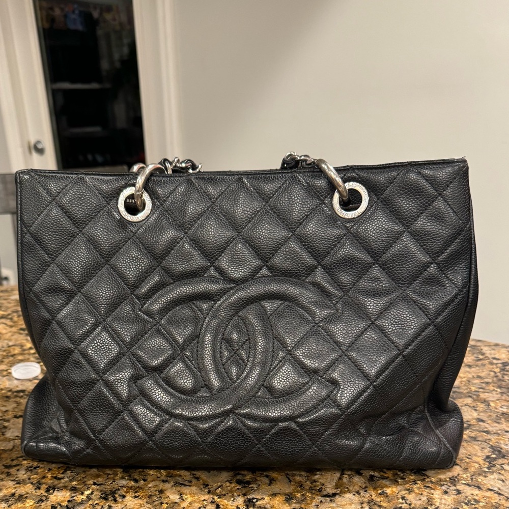 Authentic Chanel - Picture 8 of 15